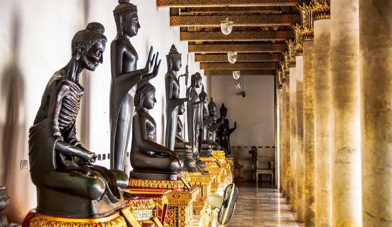 Wat Benchamabophit dát đá cẩm thạch Ý lộng lẫy tại Bangkok