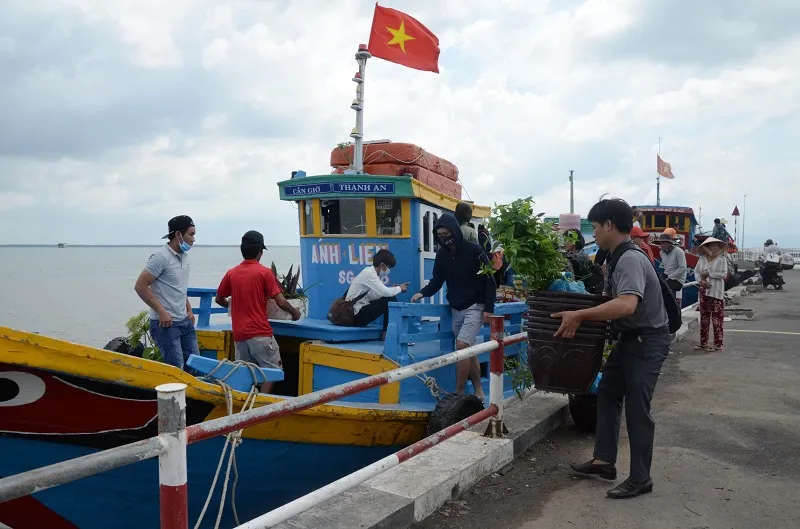 Xã đảo Thạnh An xanh ngắt trước biển xanh hiền hòa