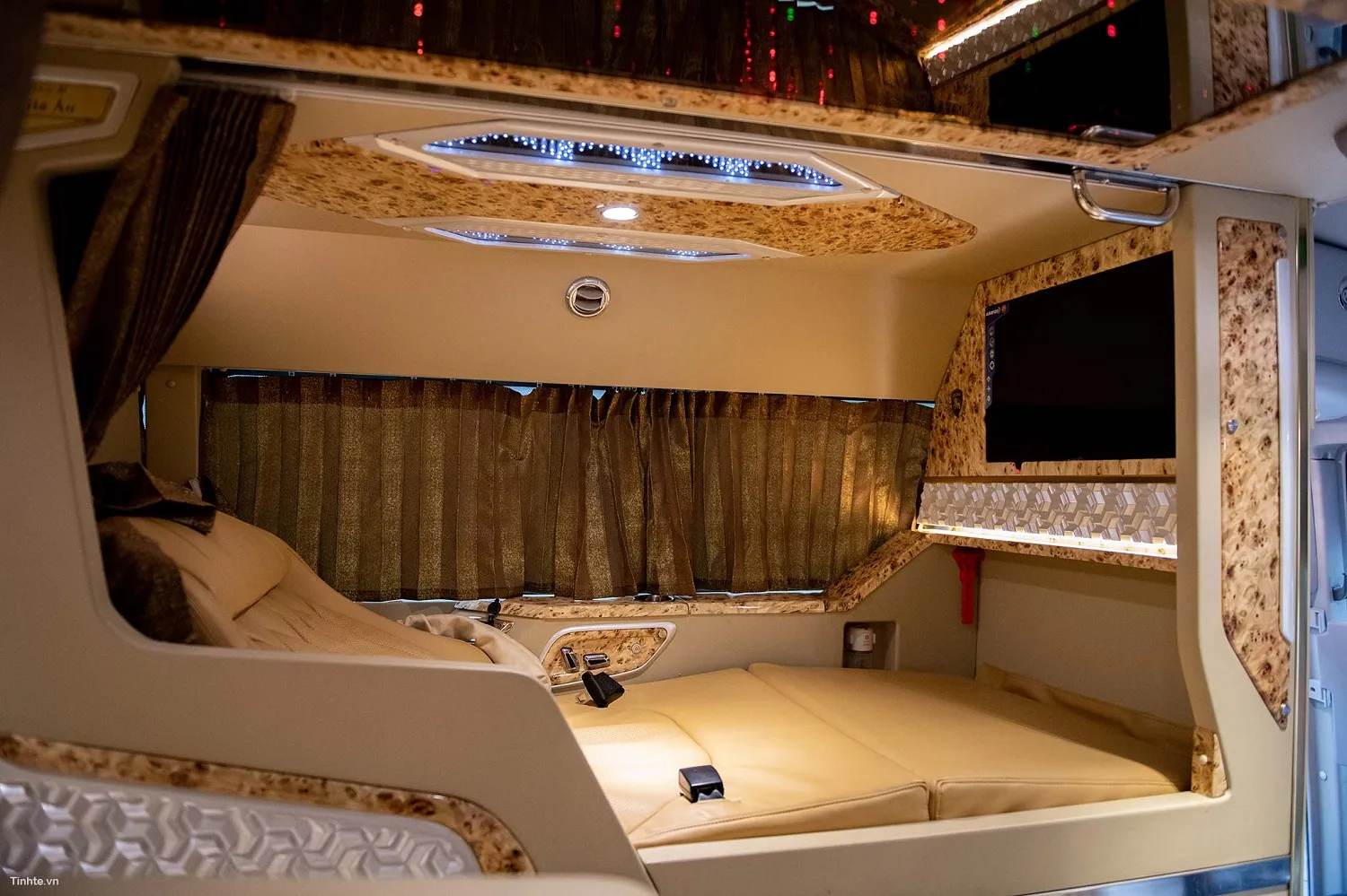 Xe Limousine đi Nha Trang từ TP.HCM – Tận hưởng sự thoải mái trong cả chuyến đi dài