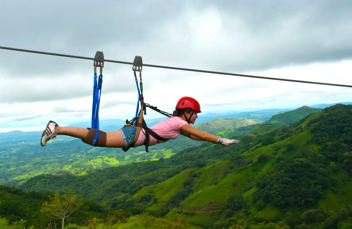 Xõa banh nóc với trải nghiệm trượt thác dài 3km thót tim ở Thác nước Hòa Phú Thành, Đà Nẵng