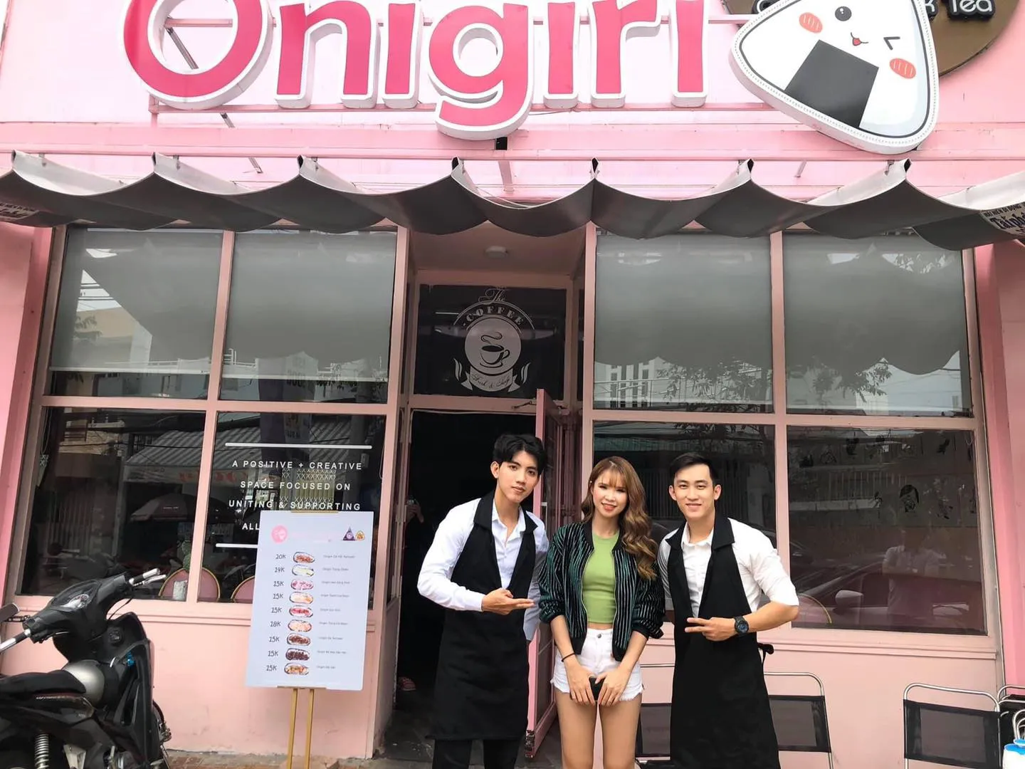 Yêu màu hồng thì đến ngay Hihi Onigiri, Coffee Milktea cùng MIA.vn thôi nào